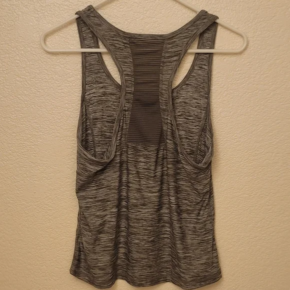 Women's Gray Tank Top Size Medium - Picture 2 of 4